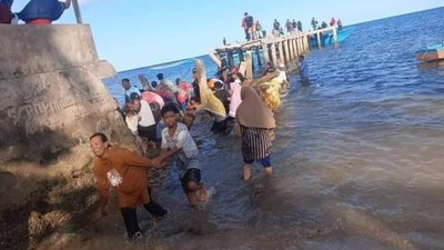 Endonezya’da halk yerel seçim adayını karşılarken köprü çöktü: 7 ölü