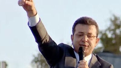 Ekrem İmamoğlu, Esenyurt mitinginde kağıttan okuyarak konuştu