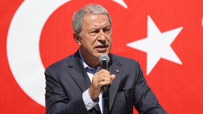 Hulusi Akar: Adalete teslim olun, yoksa Mehmetçik gömmeye devam edecek