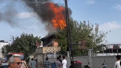 Adana'da evini ateşe veren uyuşturucu bağımlısı genç gözaltına alındı