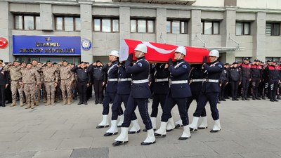 İstanbul'daki kazada şehit olan Ogün Yürümez için İstanbul Emniyet Müdürlüğü'nde tören düzenlendi