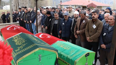 Erzurum'daki trafik kazasında 3 arkadaş hayatını kaybetti