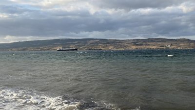 Çanakkale Boğazı'nda transit geçişlere fırtına engeli