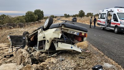 Mardin’de otomobil şarampole yuvarlandı: 2 yaralı