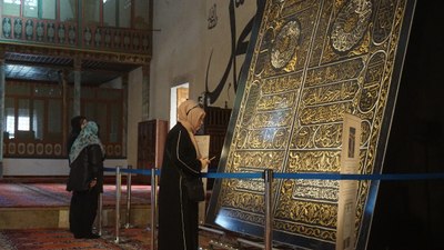 Kabe kapısının örtüsü Edirne'de sergilenmeye başlandı