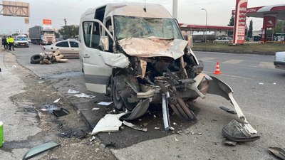 Şanlıurfa'da işçi servisi ile tır çarpıştı: 12 yaralı