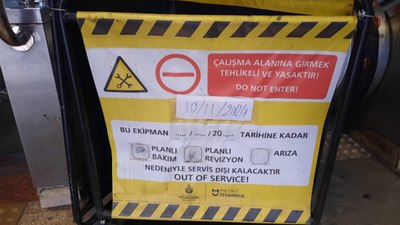 İstanbul Taksim Metrosu'nda yürüyen merdiven ve asansör arızaları vatandaşı isyan ettirdi