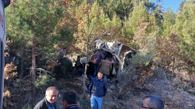 Burdur'da freni patlayan kamyon şarampole uçtu: 1 ağır yaralı