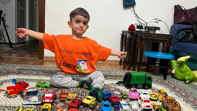 Ankara'da losemiyle mücadele ederken koleksiyon yaptı