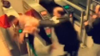 Marmaray'da güvenlik görevlisi alkollü yolcuyu bacağından vurdu