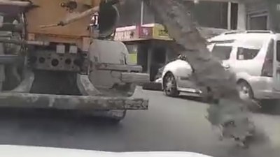 İstanbul'da beton mikseri yola harç dökerek ilerledi