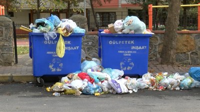 Maltepe Belediyesi'ndeki grev kararı sonrası sokaklarda çöp yığınları oluştu