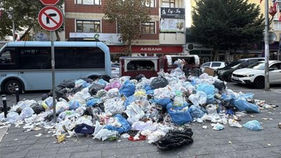 İstanbul'da CHP'li 4 belediyede temizlik işçileri grevde: Çöp dağları oluştu