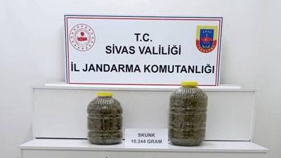 Sivas'ta yolcu valizinden 10 kilo uyuşturucu çıktı