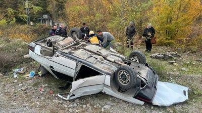 Zonguldak'ta alışverişten dönen yaşlı çift kaza yaptı: Takla attılar