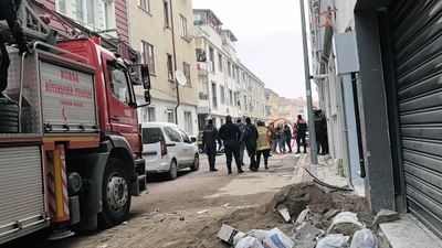 Bursa'da boşanma aşamasındaki eşini öldürdükten sonra çatıya çıktı