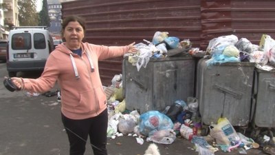 İzmir Buca'da caddeler çöpten geçilmiyor