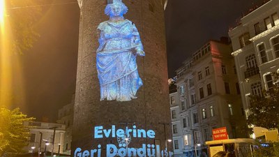 Galata Kulesi'ne yurda geri getirilen tarihi eserler yansıtıldı