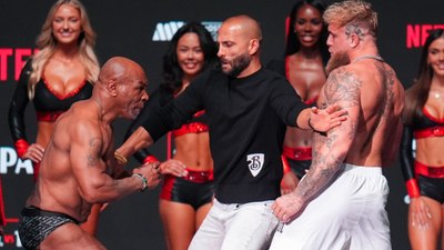 Tarihi boks maçı öncesi Mike Tyson, Jake Paul'a tokat attı