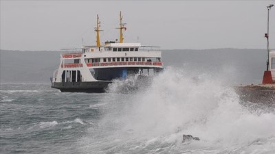 Çanakkale'de fırtına alarmı: Bazı feribot seferleri iptal edildi