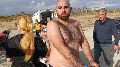 Antalya'da drift atarken kaza yapan İngiliz turistler gazetecilere saldırdı