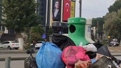 İzmir Buca'da sokaklar çöp yığınlarıyla doldu