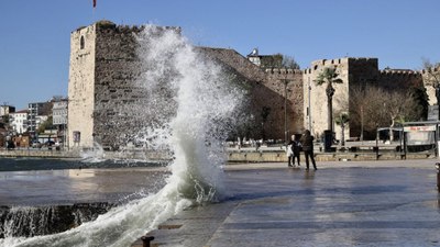 Sinop'ta metrelerce yükseklikte dalgalar oluştu