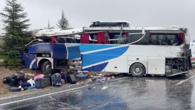 Eskişehir'de yolcu otobüsü devrildi: 1 kişi öldü, 30 kişi yaralandı