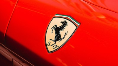 Ferrari logosu bakın nasıl ortaya çıkmış! İşte Ferrari logosunun hikayesi...