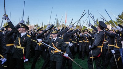 Sadece teğmenler değil: Sıralı komutanlara da ihraç talebi