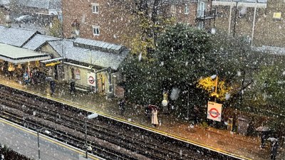 Londra'ya kışın ilk karı düştü