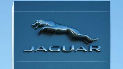 Logosunu değiştiren otomobil markalarına Jaguar da katıldı