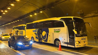 Kocaeli TEM'de tır ve 2 yolcu otobüsü tünel içinde çarpıştı: 14 yaralı