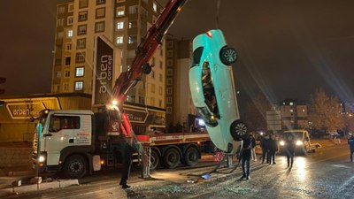 Kayseri'de takla atan aracın sahibi vinç getirtti