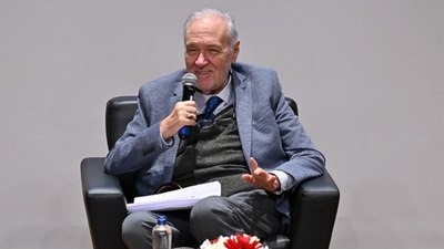 İlber Ortaylı: Nazım Hikmet sağ olsaydı gençlerin kullandığı dili görseydi çıldırırdı