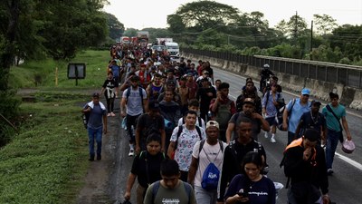 Meksikalı göçmenler Trump gelmeden ABD'ye geçmeye çalışıyor