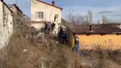 Düzensiz göçmenler kaçtı, polis kovaladı