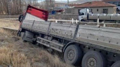 Kayseri'de tır kontrolden çıktı