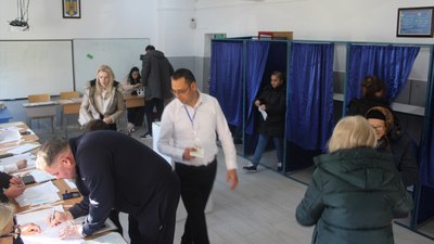 Romanya’da halk cumhurbaşkanlığı seçimi için sandık başında