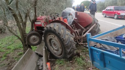 Bursa'da sulama kanalına çarpan traktörün sürücüsü yaralandı