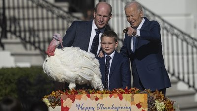 ABD Başkanı Joe Biden iki hindiyi affetti