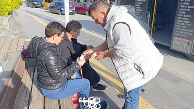 Antalya'da kaza yapan Alman turist, sürücüden kırılan kovasının parasını aldı