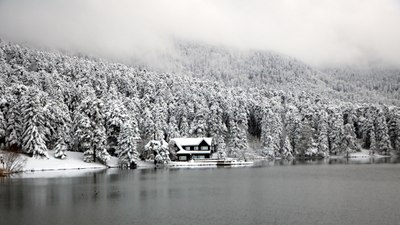 Bolu Gölcük Tabiat Parkı'nda kar güzelliği