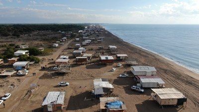 Antalya'da denize sıfır çardakların yıkımı yapıldı