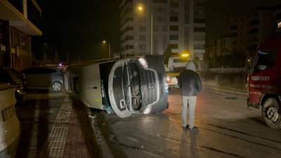 Bursa'da kaza! İşçi servisi yan yattı: 8 kişi yaralandı