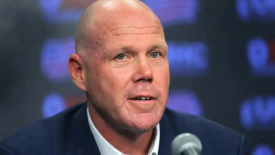 Brad Friedel kendisini odasına kapattı