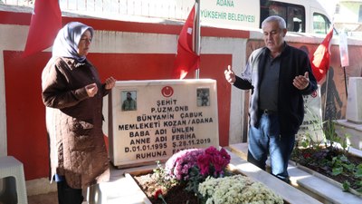 Adana'da şehit babası oğlunun kabrinin başından bir gün olsun ayrılmıyor