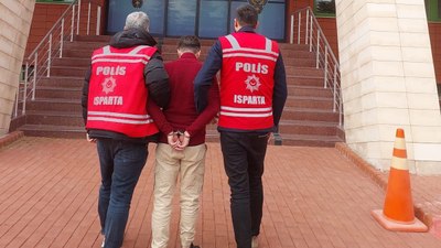 Isparta'da hapis cezasıyla aranan şahıs cezaevine teslim edildi