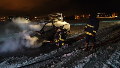 Van'da öfkeli sürücü, sürekli arızalanan aracını yaktı