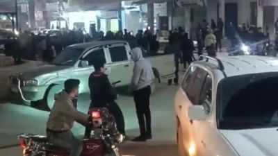 Suriyeli muhaliflerin ele geçirdiği Serakib'de halk, sokakta kutlama yaptı